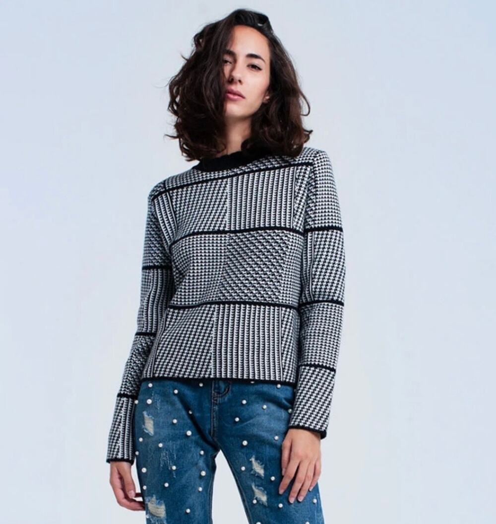 Q2 Collection Women’s Blue and White Textured Mixed Pattern Sweater size Large